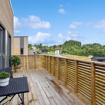 3-roms Leilighet Ved Sjoen